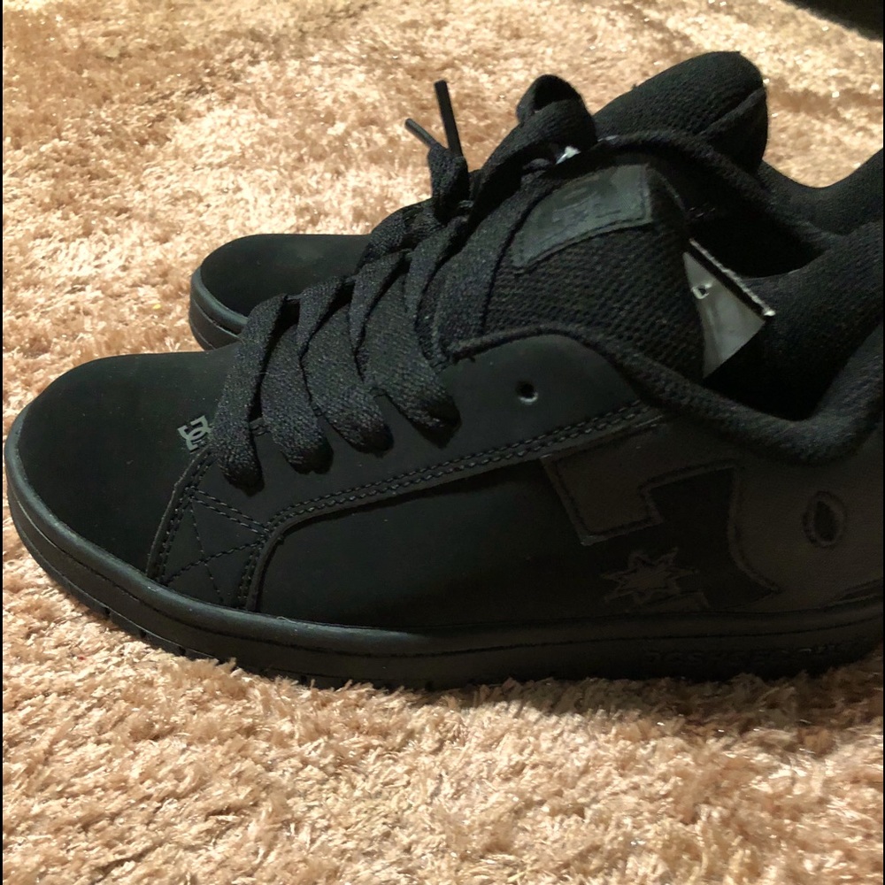 DC youth shoes